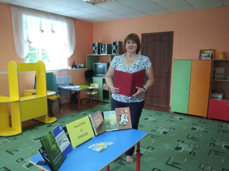 14 июля в Арх- Голицынском детском саду заведующей библиотекой Л. А. Шинаревой была проведена экспресс-информация «Тревоги родного края».